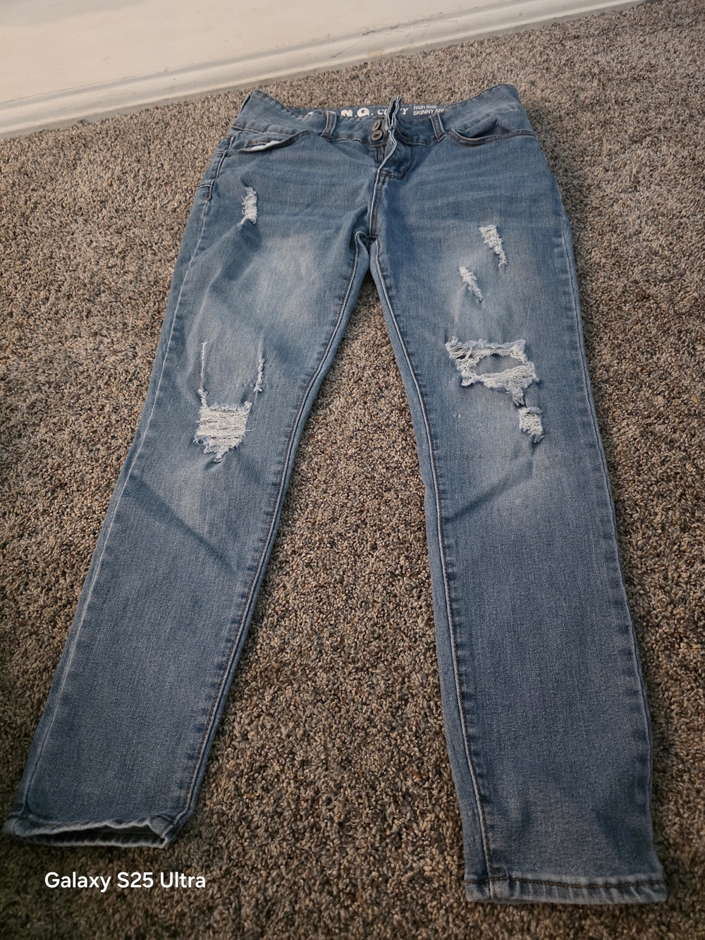 Women’s Skinny Distressed Jeans in Light Blue